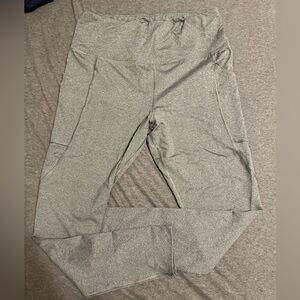 Grey leggings with double side pockets